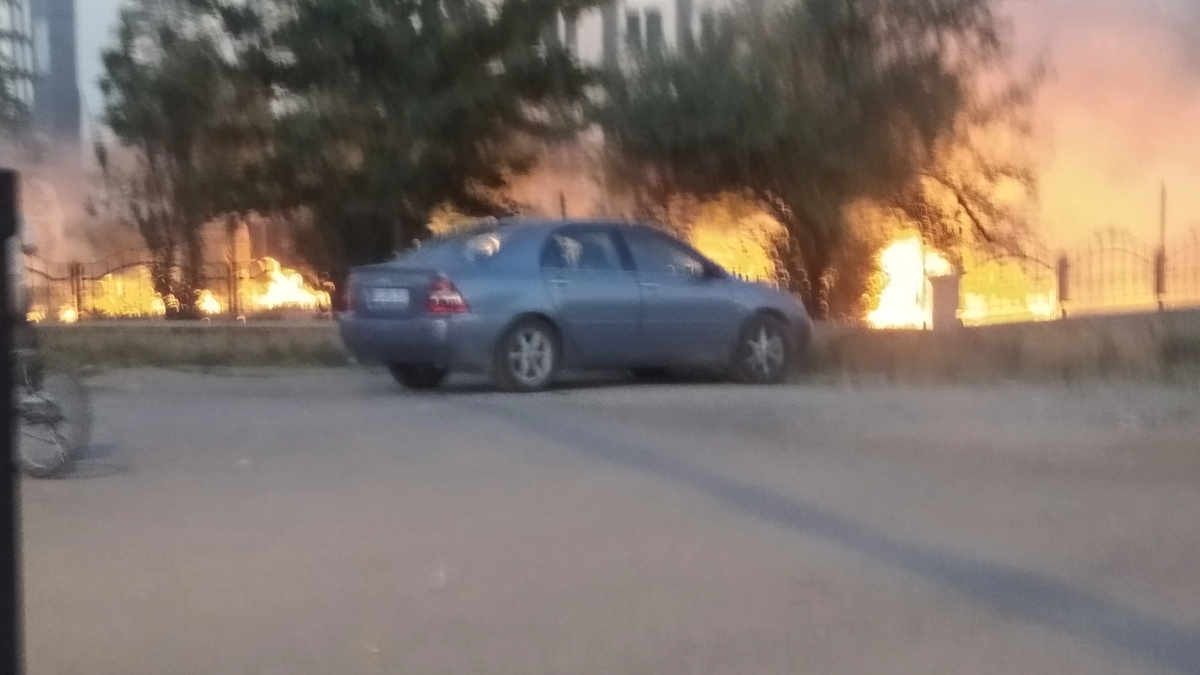 Elbistan Gazi Lisesi Bahçesinde Tatilde Yangın Paniği!