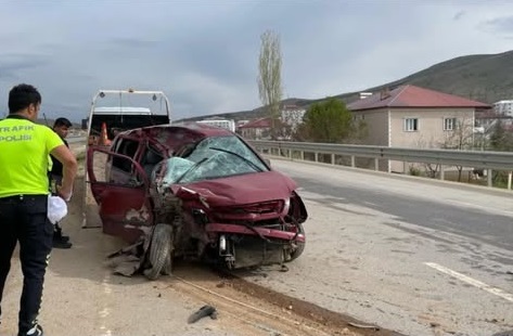 Afşin’de Korkutan Kaza: Araçlar Çarpıştı, 1 Kişi Yaralandı