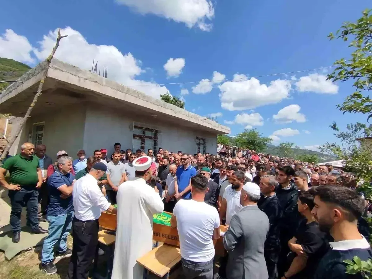 Enkaz Altında Kalan Genç Operatör Son Yolculuğuna Uğurlandı