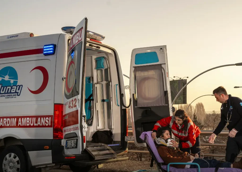 6,2'lik Deprem Sonrası Panik: 151 Yaralı