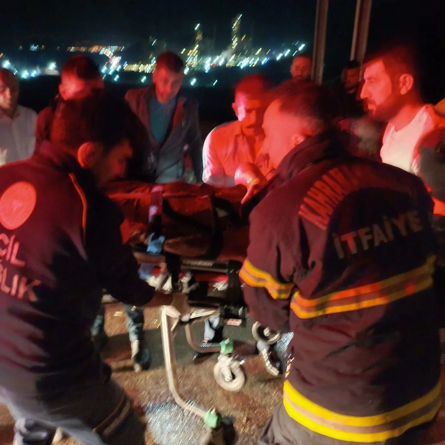Feci Kaza: Kontrolden Çıkan Tır Devrildi, 3 Kişi Yaralandı