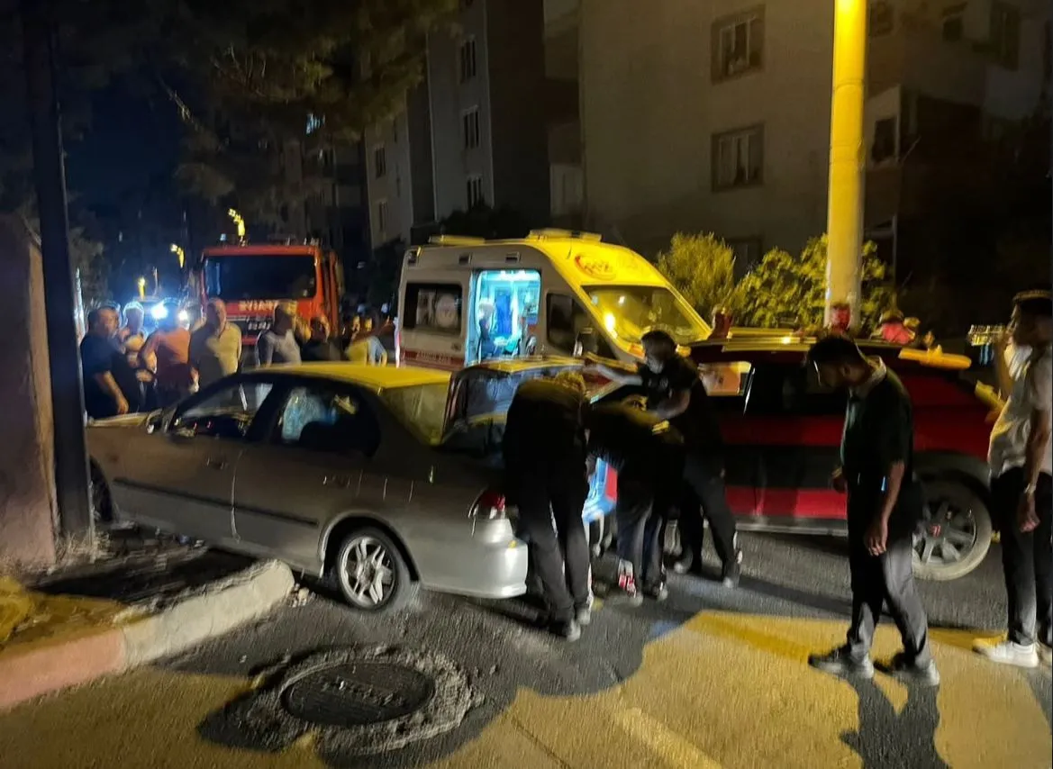 Kahramanmaraş’ta Trafik Kazası: Sürücü Araçta Sıkıştı